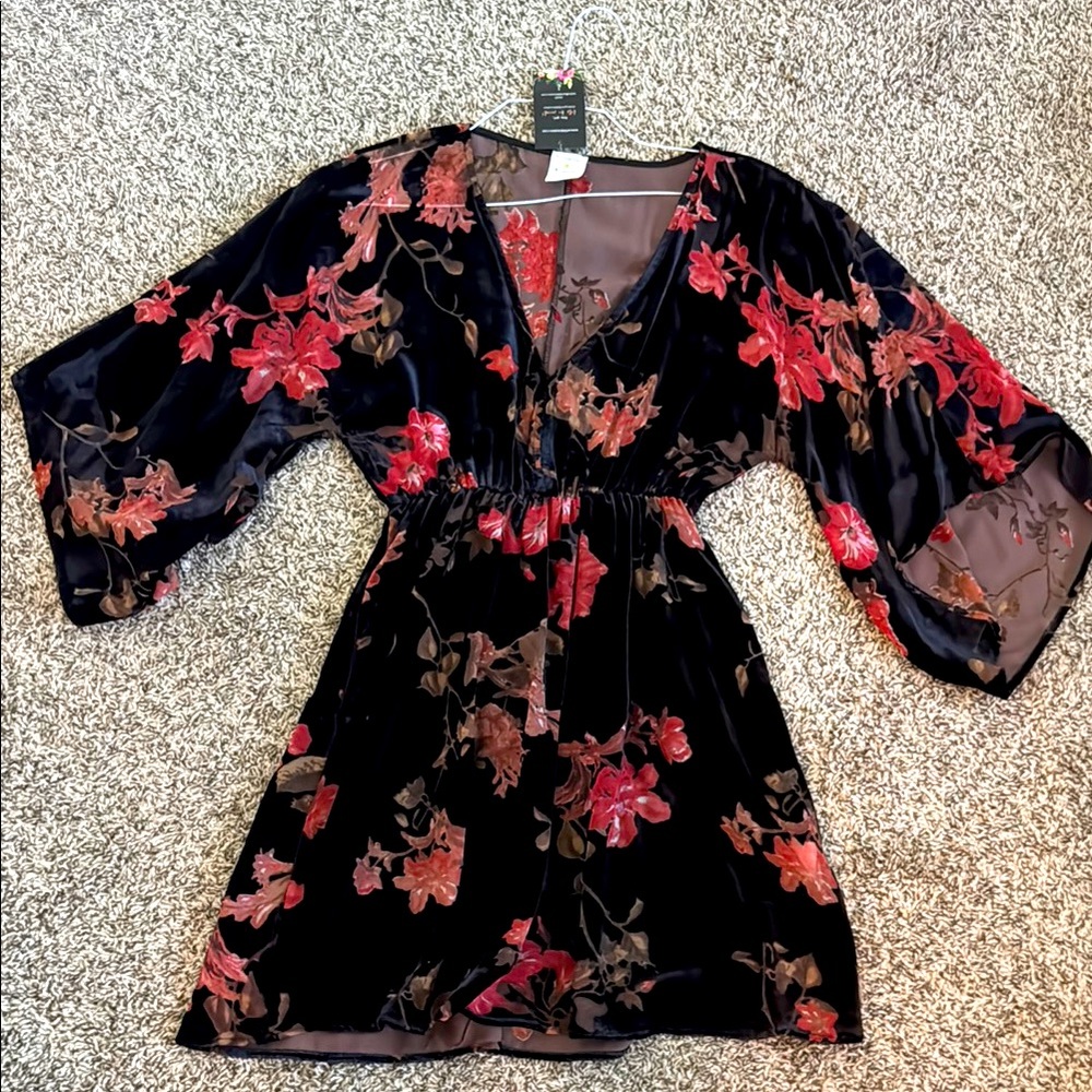 Bell sleeve velvet dress